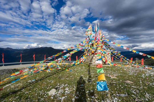 山顶的经幡