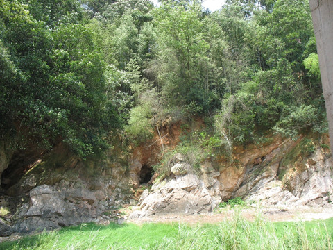 石洞