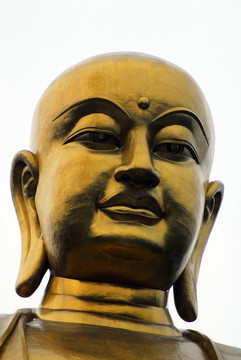 九华山地藏菩萨铜像头像特写