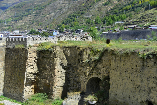 松潘古城延薰门 古城墙瓮城门洞