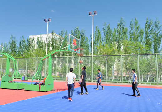 中学生 打篮球