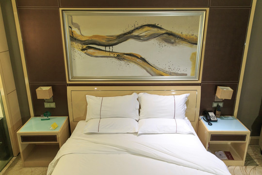 酒店双人床卧房样板房装饰