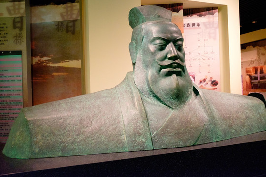 曹操雕像