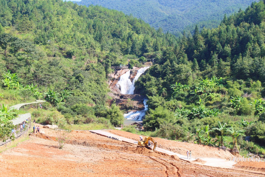 梁野山瀑布