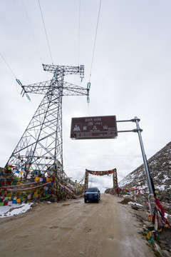 雀儿山山口 土路 泥泞