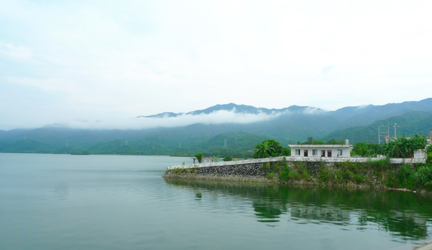 雨后 山区