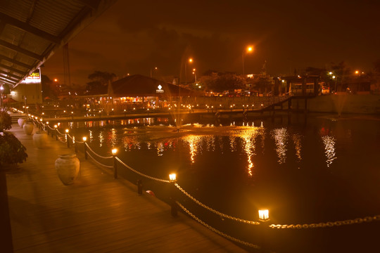 湖边夜景