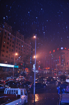 城市夜景 雪花飞舞 流星