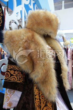 哈萨克族男性冬装