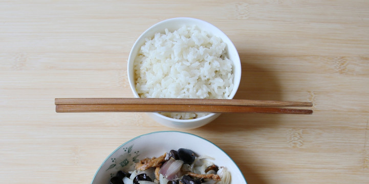 米饭筷子 餐桌