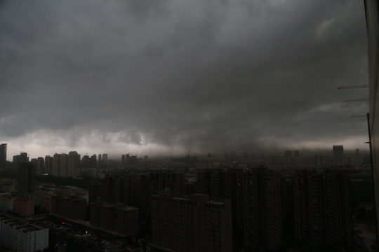 暴风雨来临