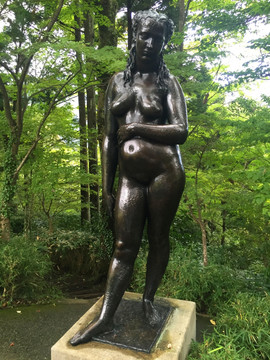 孕妇雕像