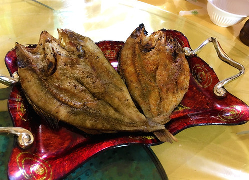 新疆传统美食 烤鱼