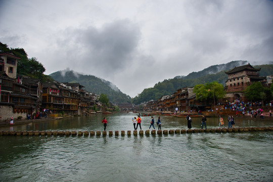 凤凰古城 跳岩