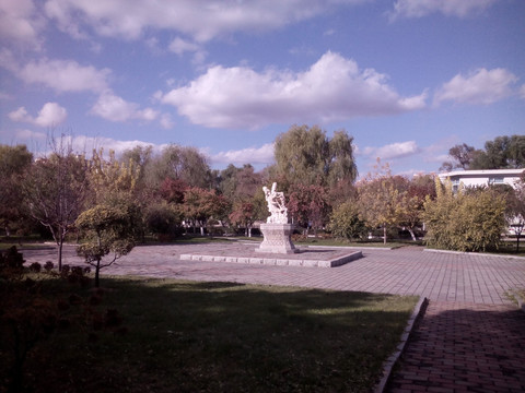 校园休闲广场雕塑