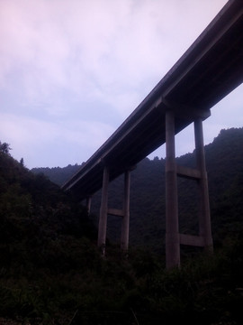 山区高速公路桥