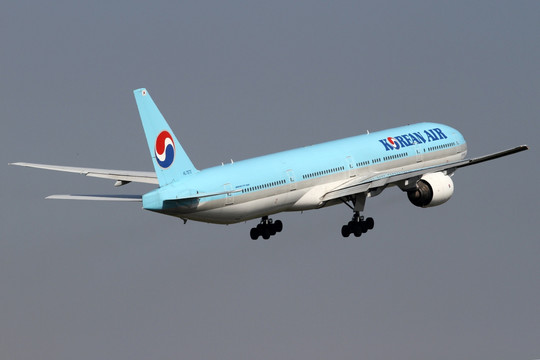大韩航空波音777起飞