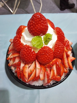 草莓雪糕