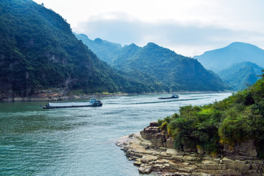 高山江流