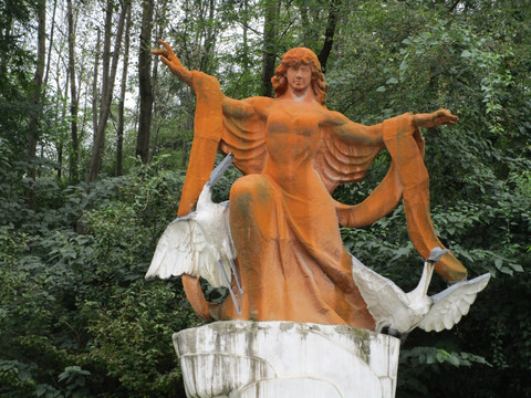 女神 白鸽雕像