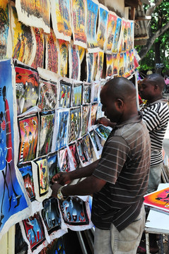 坦桑尼亚街边艺术品