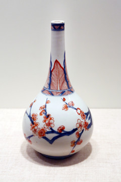 清代青花矾红彩梅花纹胆式瓶