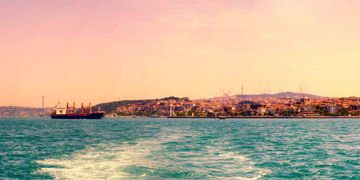 伊斯坦布尔海峡全景