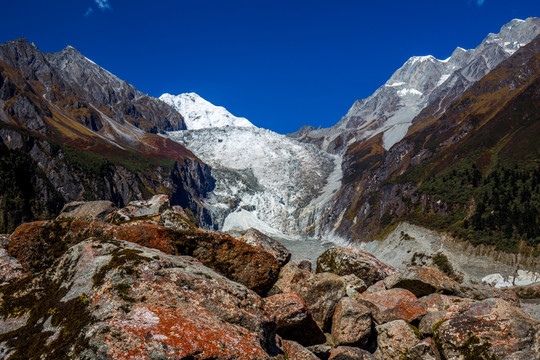 海螺沟雪山