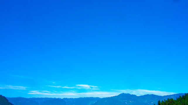 山岭 蓝天