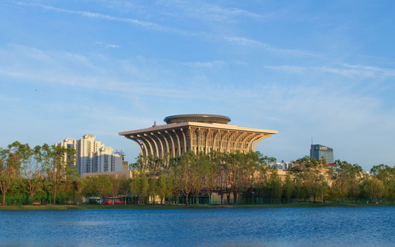城市河边