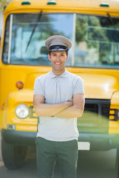 微笑的公共汽车司机