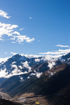 远眺德玛雪山 云海 竖片