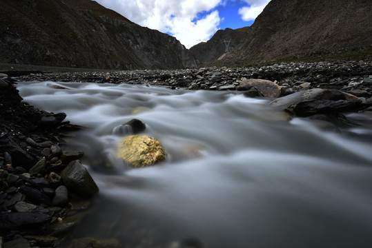 西藏溪流