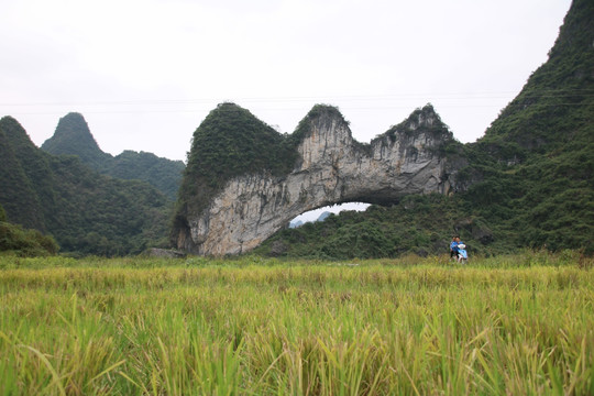 月亮山