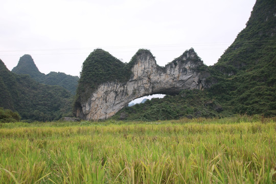 月亮山