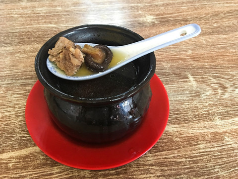 香菇排骨瓦罐汤