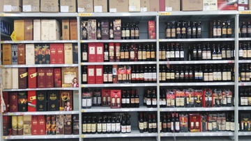 超市葡萄酒货架