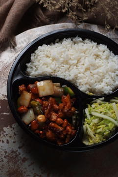 宫保鸡丁盒饭
