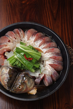 农家酱香鱼