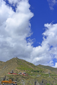 松潘古城山顶西城门城楼遗址