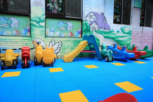 幼儿园游戏设施