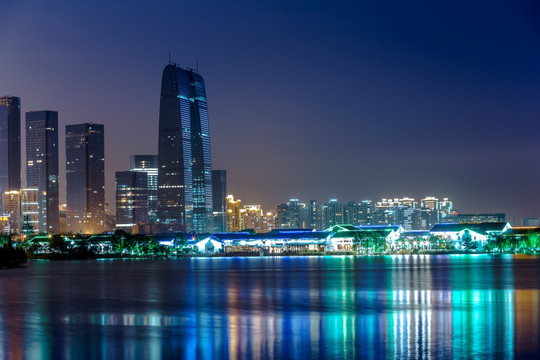 苏州东方之门夜景