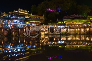 凤凰古城吊脚楼夜景