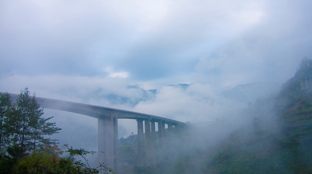 云雾 高架桥