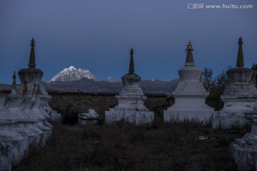 白塔雪山