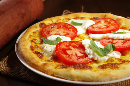 红白芝士番茄披萨