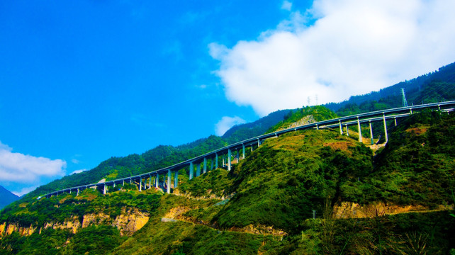 高架桥 挂壁高速路