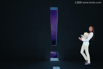 抱着一堆书的女人