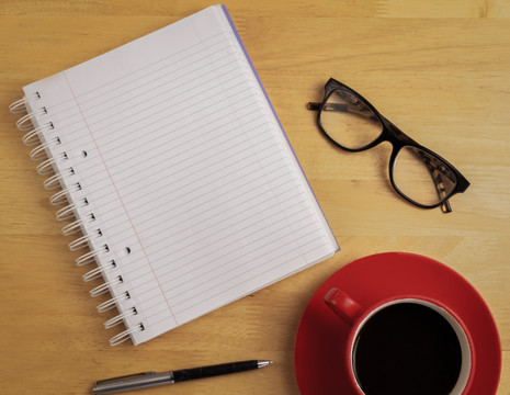 笔记本和咖啡