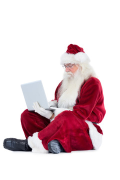 使用笔记本电脑的圣诞老人